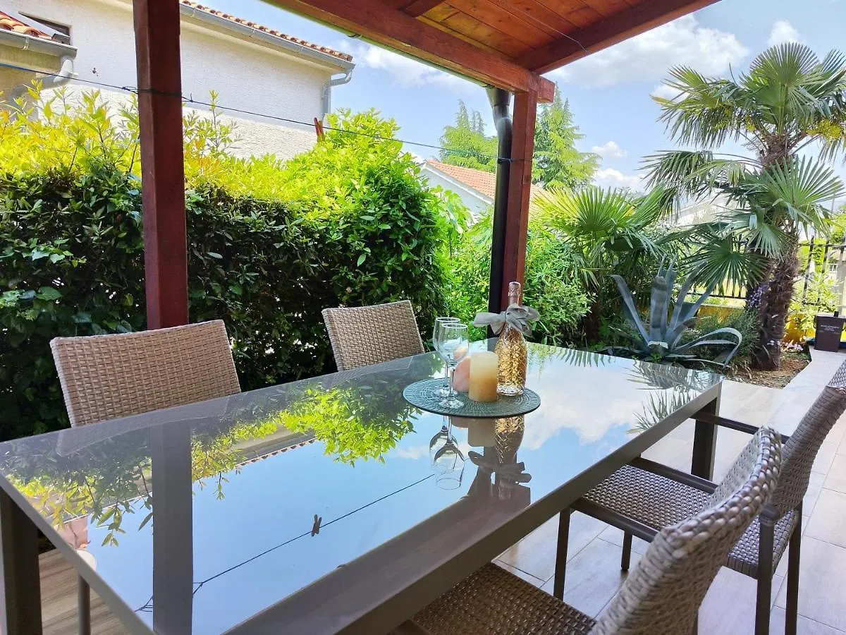 Apartments Orhidelia نجيفيش