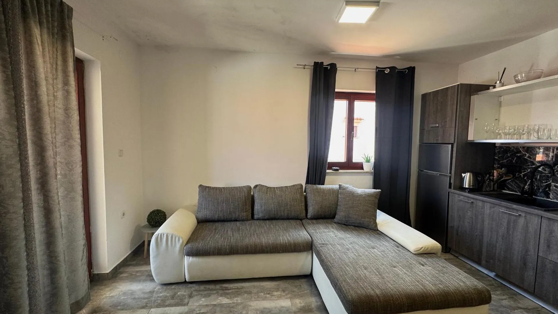 Apartments Orhidelia Njivice