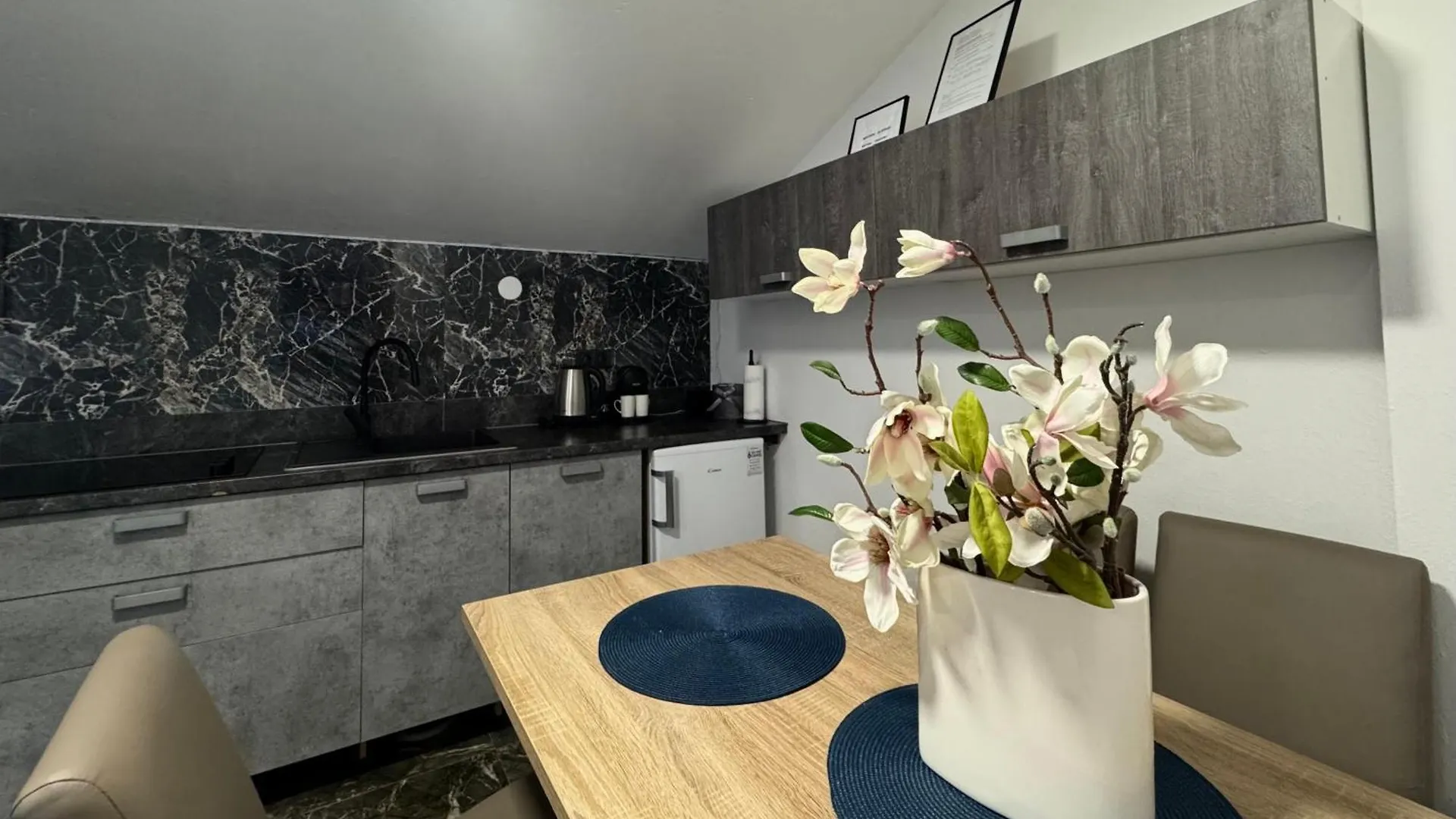 Apartments Orhidelia نجيفيش