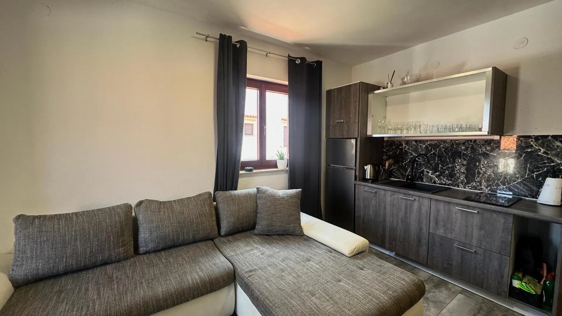 Apartments Orhidelia نجيفيش